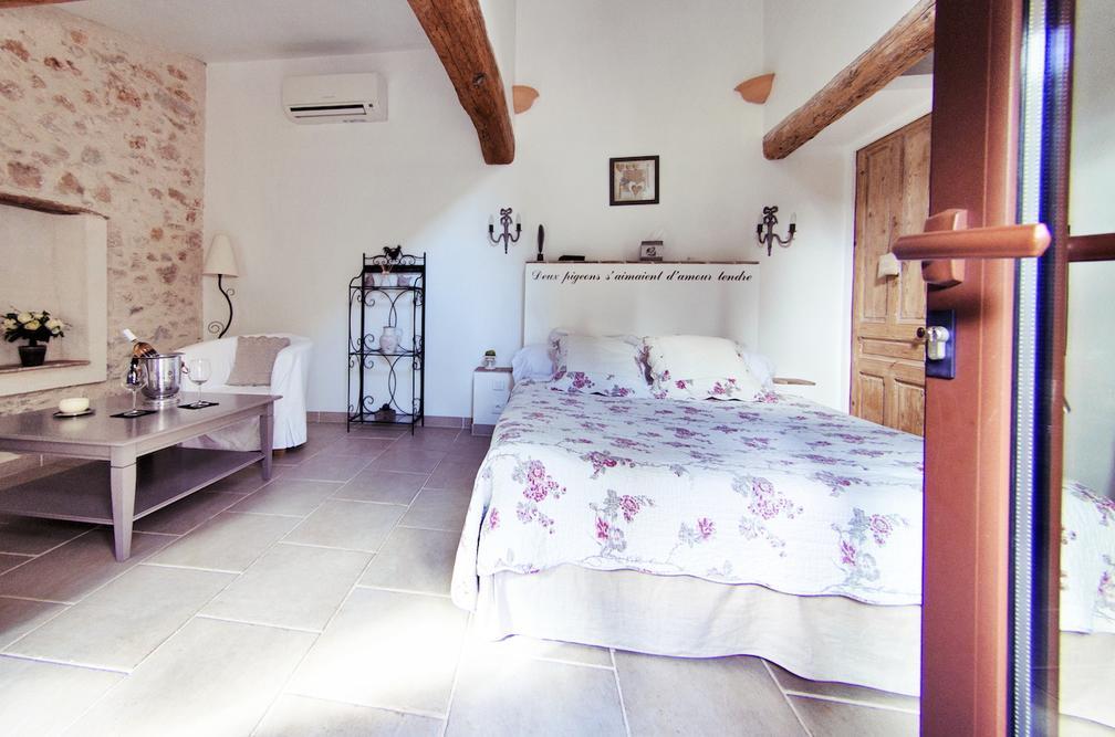 L'Abri Du Poete Besse-sur-Issole Quarto foto