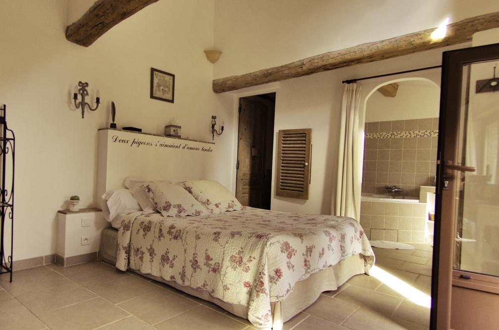 L'Abri Du Poete Besse-sur-Issole Quarto foto