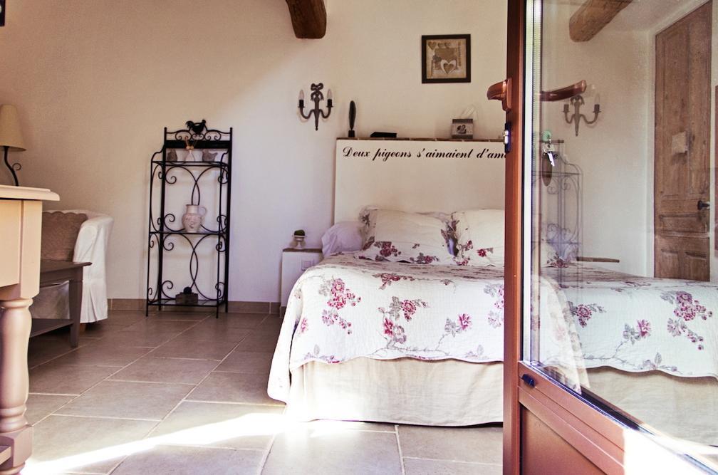 L'Abri Du Poete Besse-sur-Issole Quarto foto