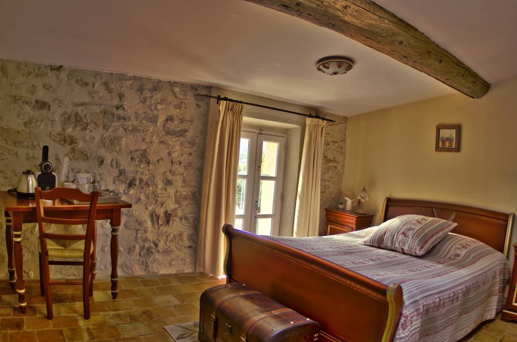L'Abri Du Poete Besse-sur-Issole Quarto foto