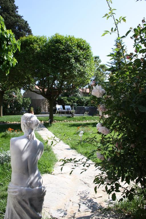 L'Abri Du Poete Besse-sur-Issole Exterior foto