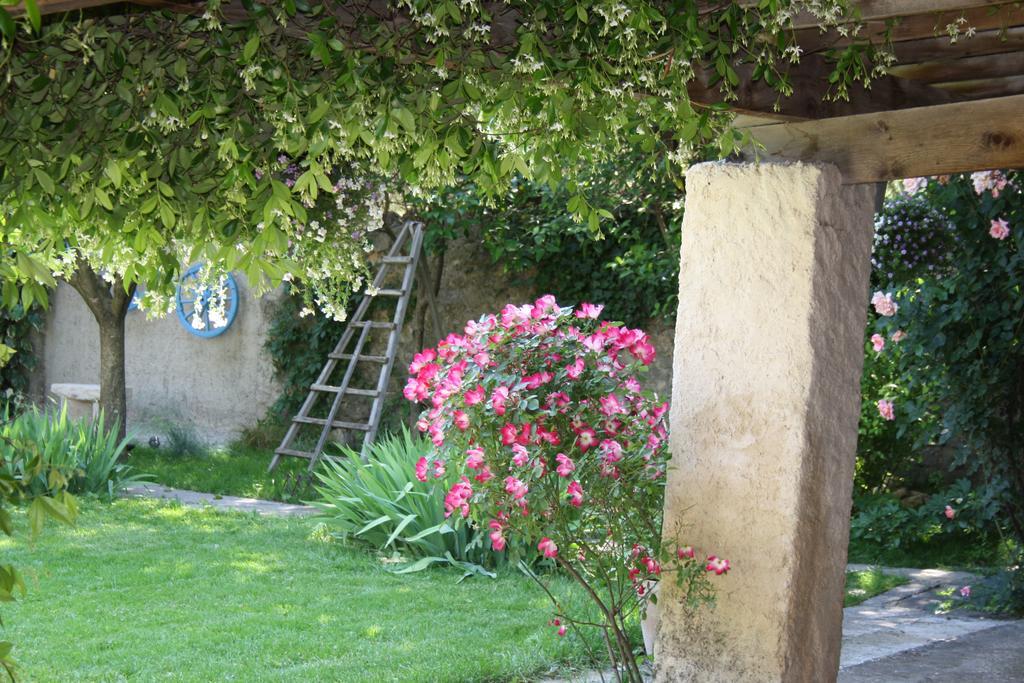 L'Abri Du Poete Besse-sur-Issole Exterior foto