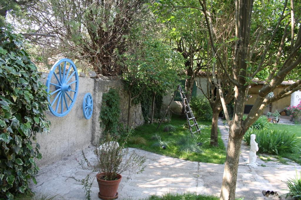 L'Abri Du Poete Besse-sur-Issole Exterior foto