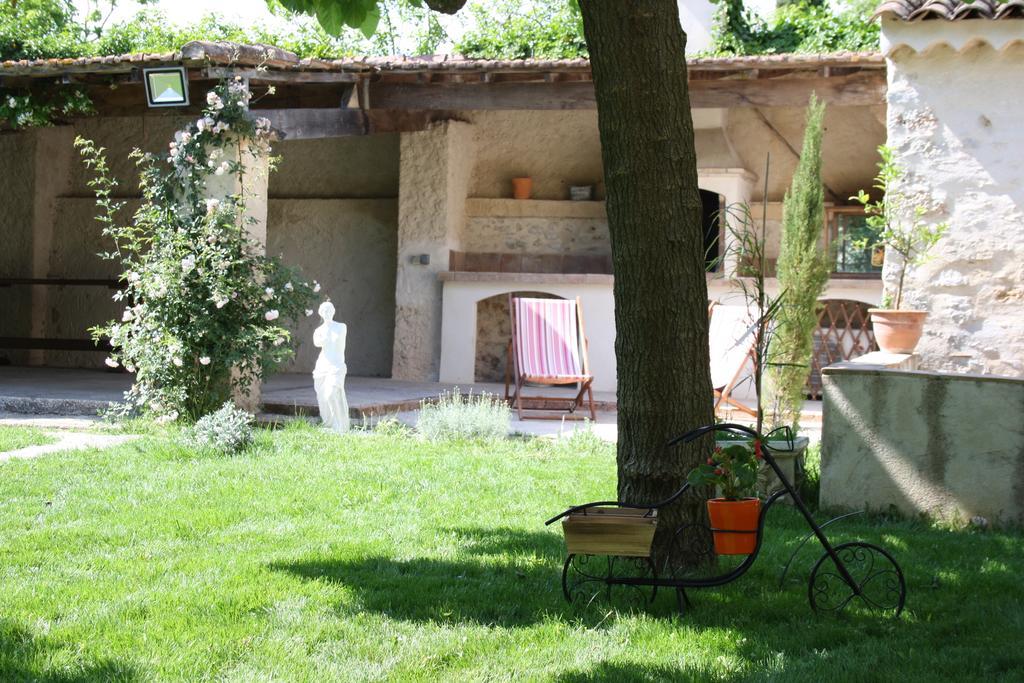 L'Abri Du Poete Besse-sur-Issole Exterior foto
