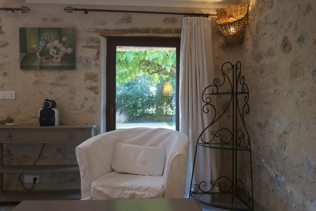 L'Abri Du Poete Besse-sur-Issole Quarto foto