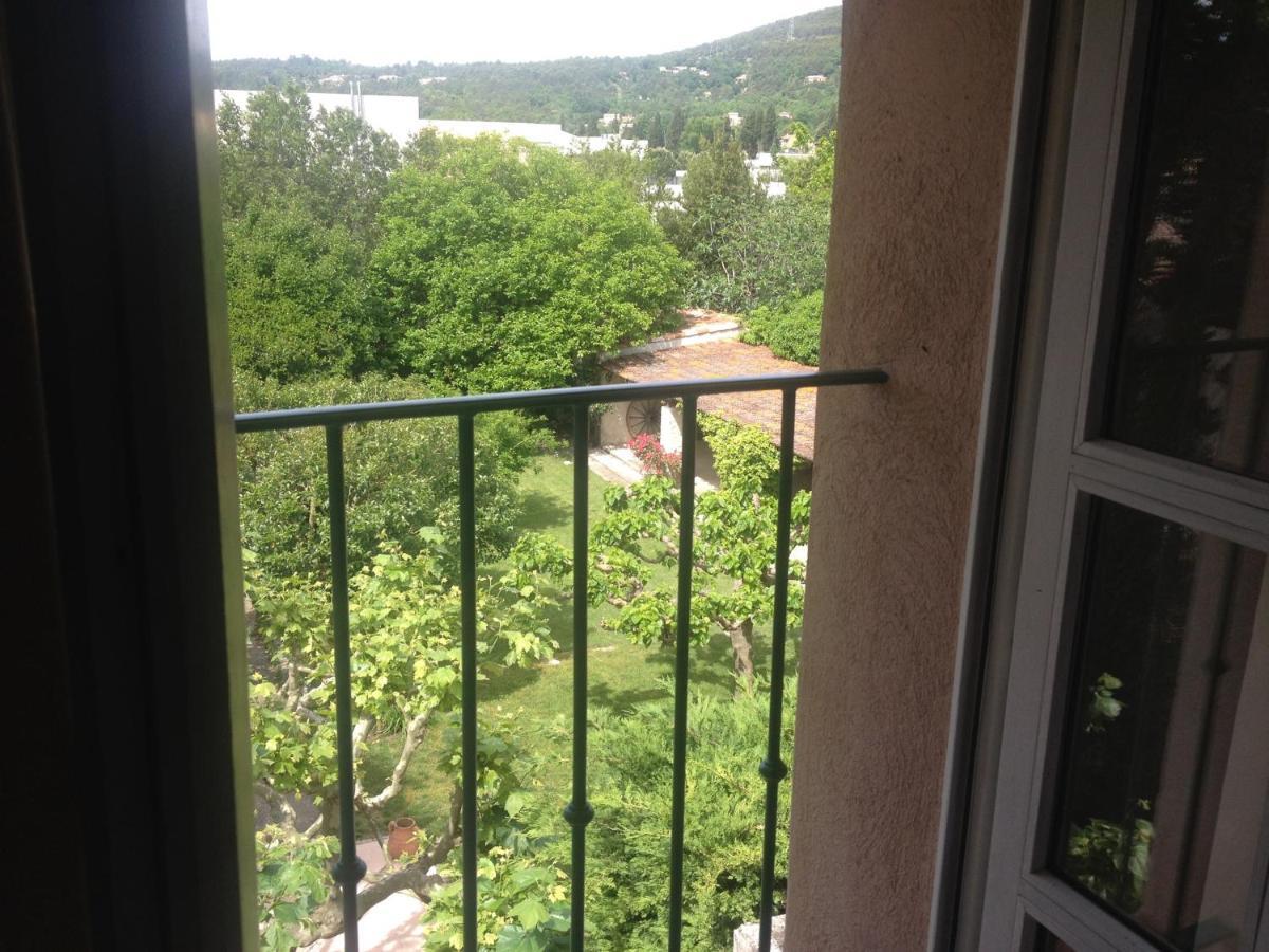 L'Abri Du Poete Besse-sur-Issole Quarto foto